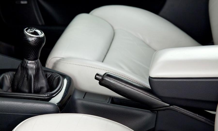 Интерьер Audi RS4 Avant (B5, 8D) 2000 года  (UK) (фото 22 из 40)